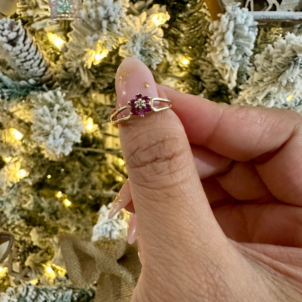 10K (marked) yellow gold, floral ruby ring